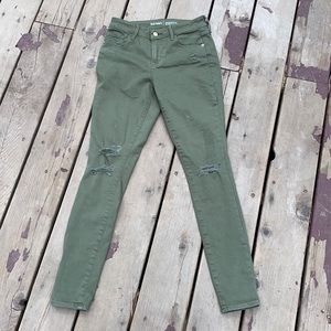 MID-RISE Army green jeans
